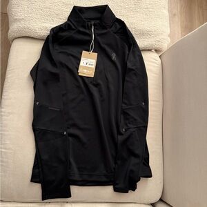 on running climate shirt in black